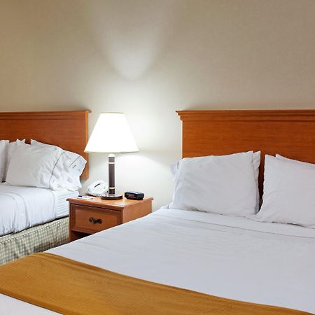 Holiday Inn Express & Suites Sylacauga Room photo