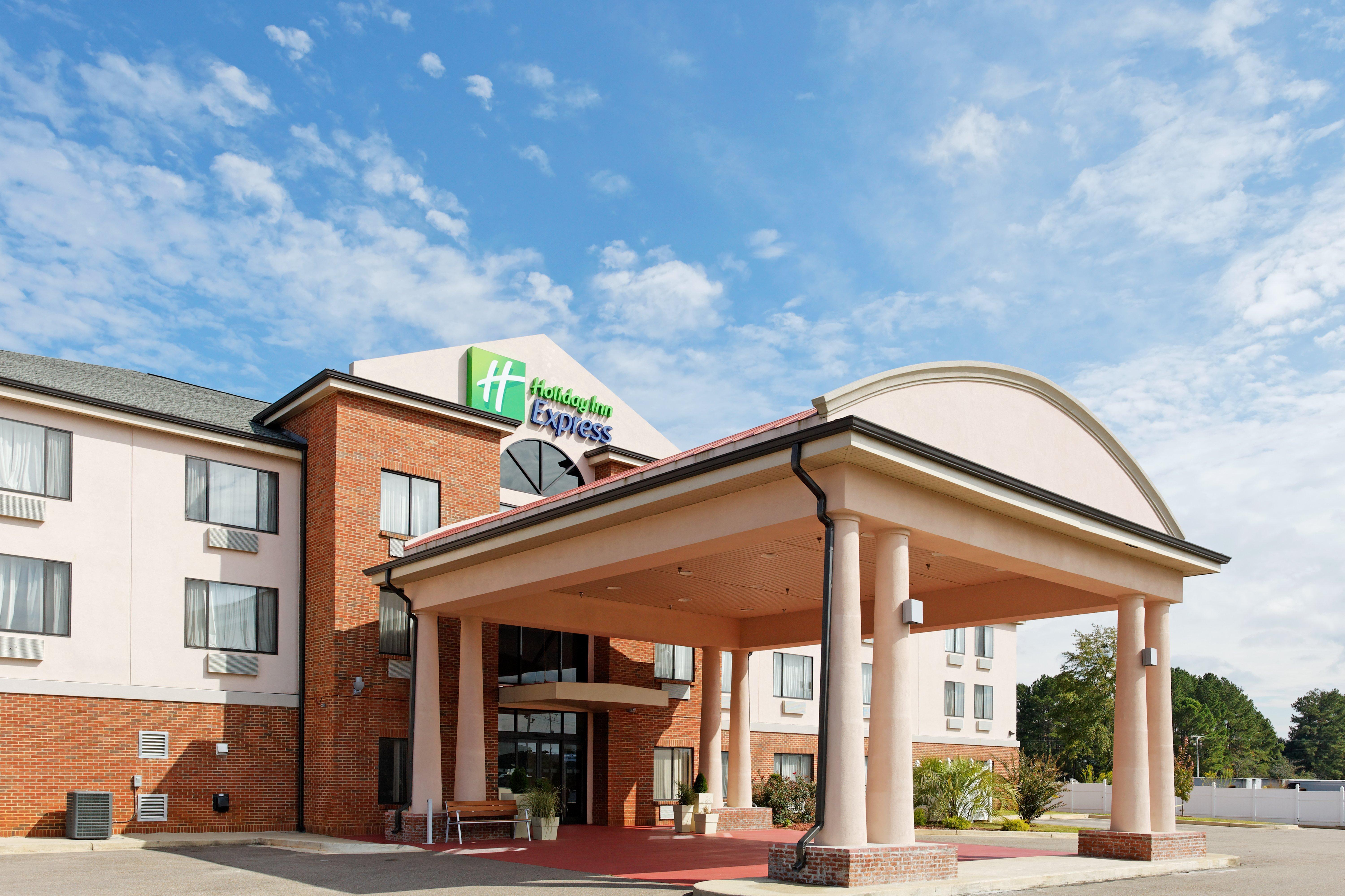 Holiday Inn Express & Suites Sylacauga Exterior photo