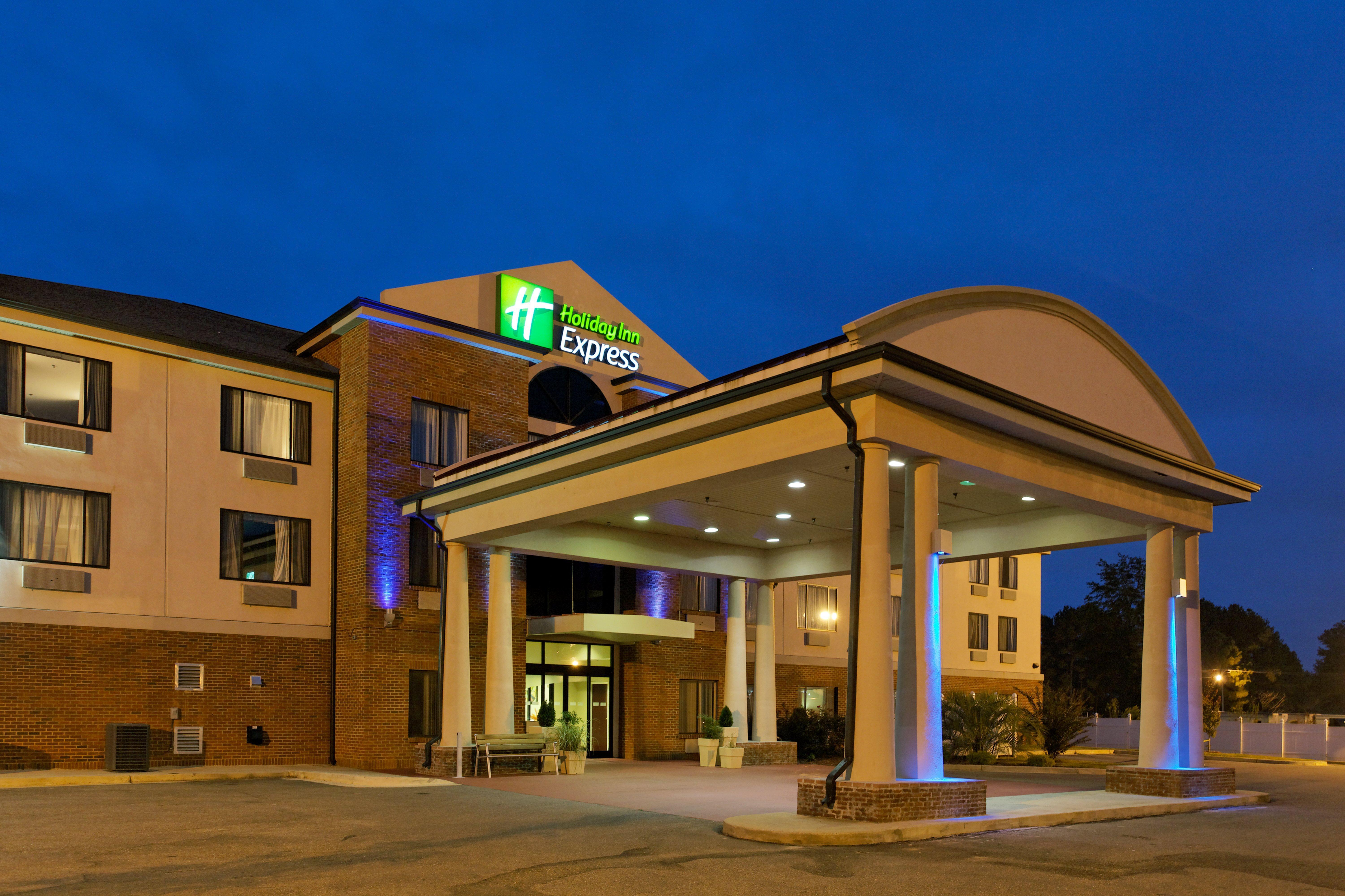 Holiday Inn Express & Suites Sylacauga Exterior photo