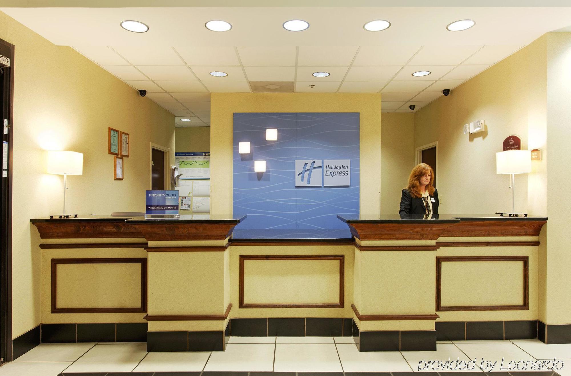 Holiday Inn Express & Suites Sylacauga Interior photo